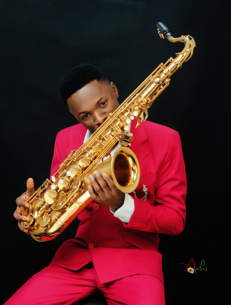 Hojay_Sax's tweet image. Lagbaja is trending
Lemme introduce myself to you all ..
I'm Hojay ....i know I'm gonna get to the top one day and I just need to be twice as tall
.
.
.
#Lagbaja #ripeminem #Paystack #bbnaijialockdown #nigeria