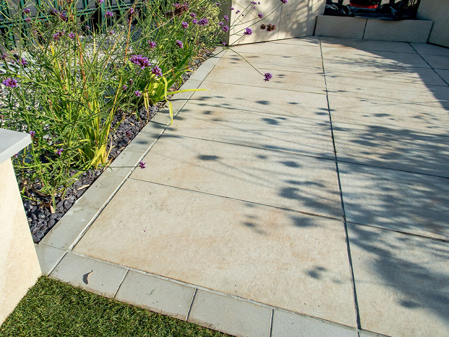 Very dark, grey and drizzley today. Plus point is our displays do not need watering! We snapped some shots of the Room With a View Garden basking in the sun last week - apparently after today the weather is going to be more like this 😍