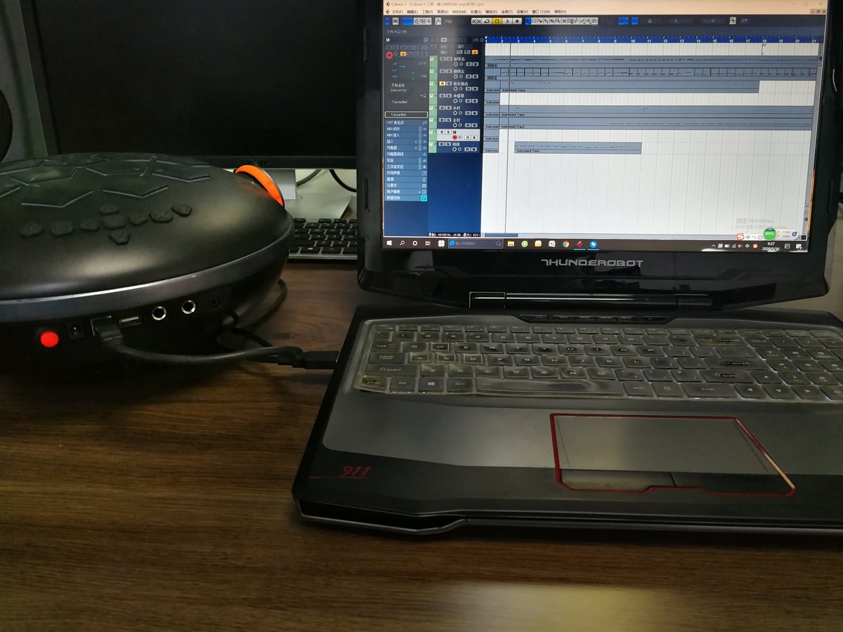 hapsbox's tweet photo. Hapsbox has a wireless high-speed Bluetooth MIDI transmitter that enables you to quickly connect to your MAC for music creation and recording! #hapsbox #musicinstruments #music #Kickstarter #crowdfunding 
https://t.co/fsKG6NtgAB https://t.co/84bjisJuBr