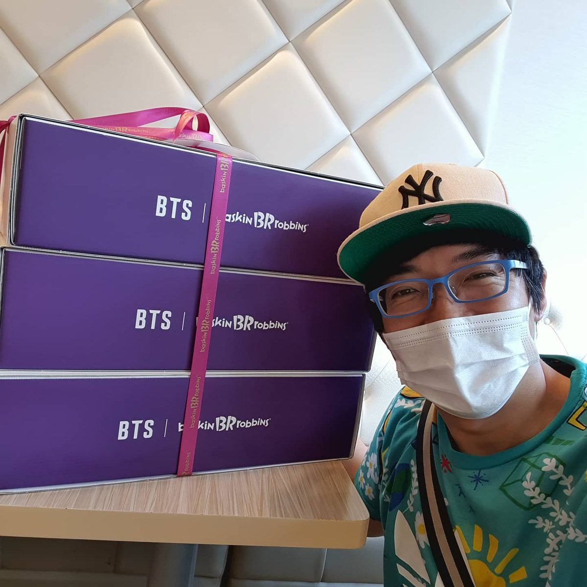 dannyoppakpop's tweet photo. Yes got it+!
Bts x baskin special spoon!
#btsxbaskin #btsspoon
#휠라 #방탄소년단
#RM #Jin #SUGA #jhope
#Jimin #V #JungKook #FILA
#BTS #LOVE_YOURSELF_Collection https://t.co/je9r9ucMVd