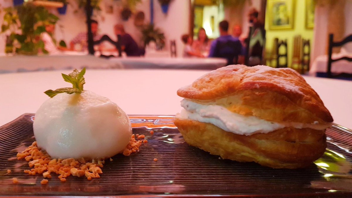 ¿Conoces nuestros #postres?

Ahí llevas una idea... Tarta de hierbabuena con helado de sorbete de limón recuperando un clásico del restaurante Costa Sur antiguo Crismona. 🍨🍋

¡Ven a probarlo!
📞957 29 73 80
🏠Calle Postrera, 51
#restaurante
#córdoba
#universopuertasevilla