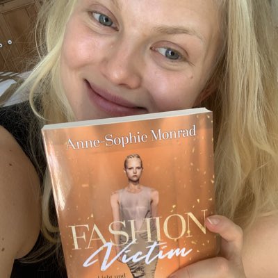 AnniMonrad's tweet photo. #NeuesProfilbild neues #buch :) 
Autorin #fashionvictim #model #fashionblogger https://t.co/fkHfuiCOMd