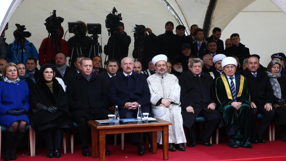 La communauté tatare (30 000), appui essentiel de l'influence turque en Biélorussie. EN 2016 Inauguration d'une mosquée largement financée par la Turquie avec la visite du Pdt Erdogan. Motifs extérieurs tatars mais intérieurs (mihrab et minbar) ottomans.