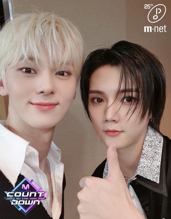 Day 19 | Pic with Ren The maknaes & busan line  #NUEST  #뉴이스트  #MINHYUN  #민현  #황민현