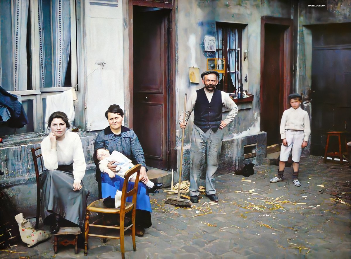 StuartHumphryes's tweet image. Wednesday 24th June 1914 - 4 weeks before the start of The Great War... I have restored this gorgeous autochrome of a Parisian family in the Rue du Pot de Fer, which was taken 106 years ago by Stéphane Passet. It is original colour (not colourised).