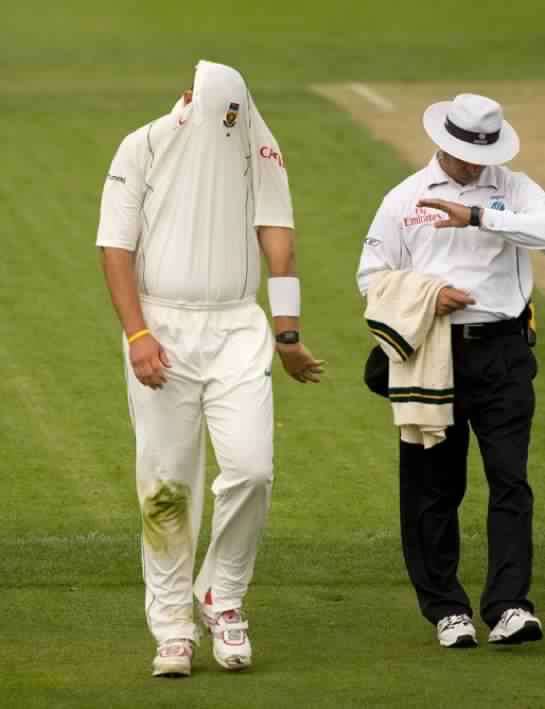 After having not much success in scaring the batsmen away, Andre Nel tries some new tricks.