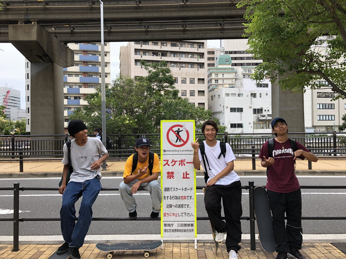 映画 Stand Strong 公式 映画 Stand Strong 盛況につき 渋谷humaxシネマでの追加上映が決定 日本のストリートを舞台に スケートボーダーたちの光と影をリアルに描いた 春群像映画 ーこれは 俺たちスケーターの物語 ー ぜひ劇場でご覧