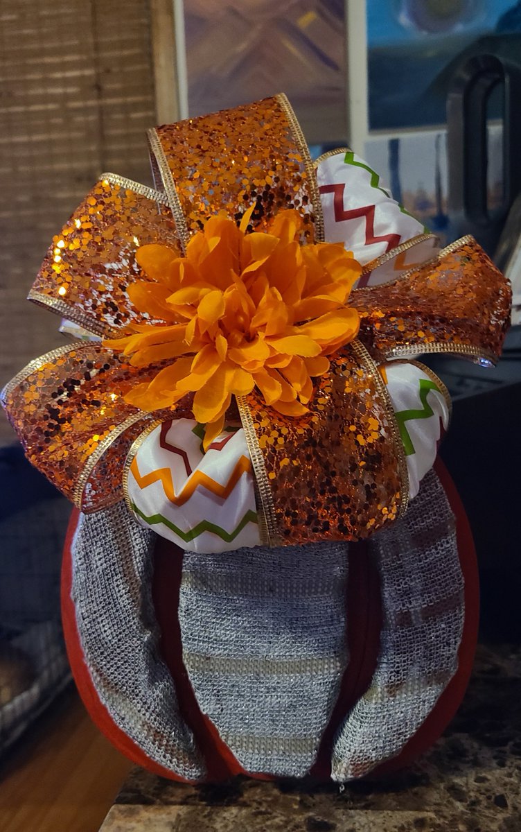 creek_tinker's tweet image. Inspired by The Shabby Tree, I made this pumpkin from a Dollar Store wooden cutout. Painted with acrylic paint. The panels are styrofoam saved from recent purchase. Covered panels with remnant fabric from Walmart and made the bow with Dollar Tree ribbon. Fb.me/TinkerCreekDes…