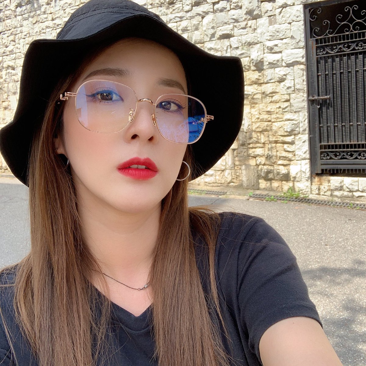 krungy21's tweet photo. 오늘의 #출근길 #ootd #올블랙 #팔로우미 마지막 출근길... #폭염 🔥🔥🔥 https://t.co/Y6JbjPpYLJ