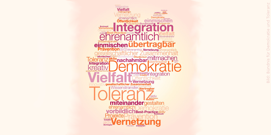 dvs_land's tweet photo. Wettbewerb des Bündnisses für #Demokratie &amp; #Toleranz: Gesucht werden zivilgesellschaftliche Projekte gegen politischen #Extremismus, #Rassismus &amp; #Gewalt. Gewinner erhalten u.a. bis zu 5.000€💶.

📆Bis 27. September bewerben!
➡️https://t.co/U5x5i30mpm
@bpb_de https://t.co/Pwd4xbZVJX
