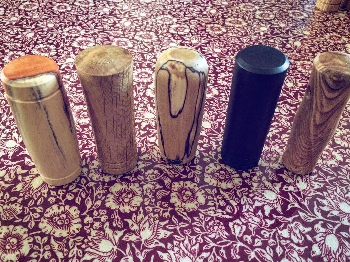 PDBushcraft's tweet image. Bit of a change this week... spent most of my time on the Lathe making up 100 firesteel handles for a trade customer. Sawdust everywhere lol! It’s nice to get back to a bit of woodwork every now and again 😁