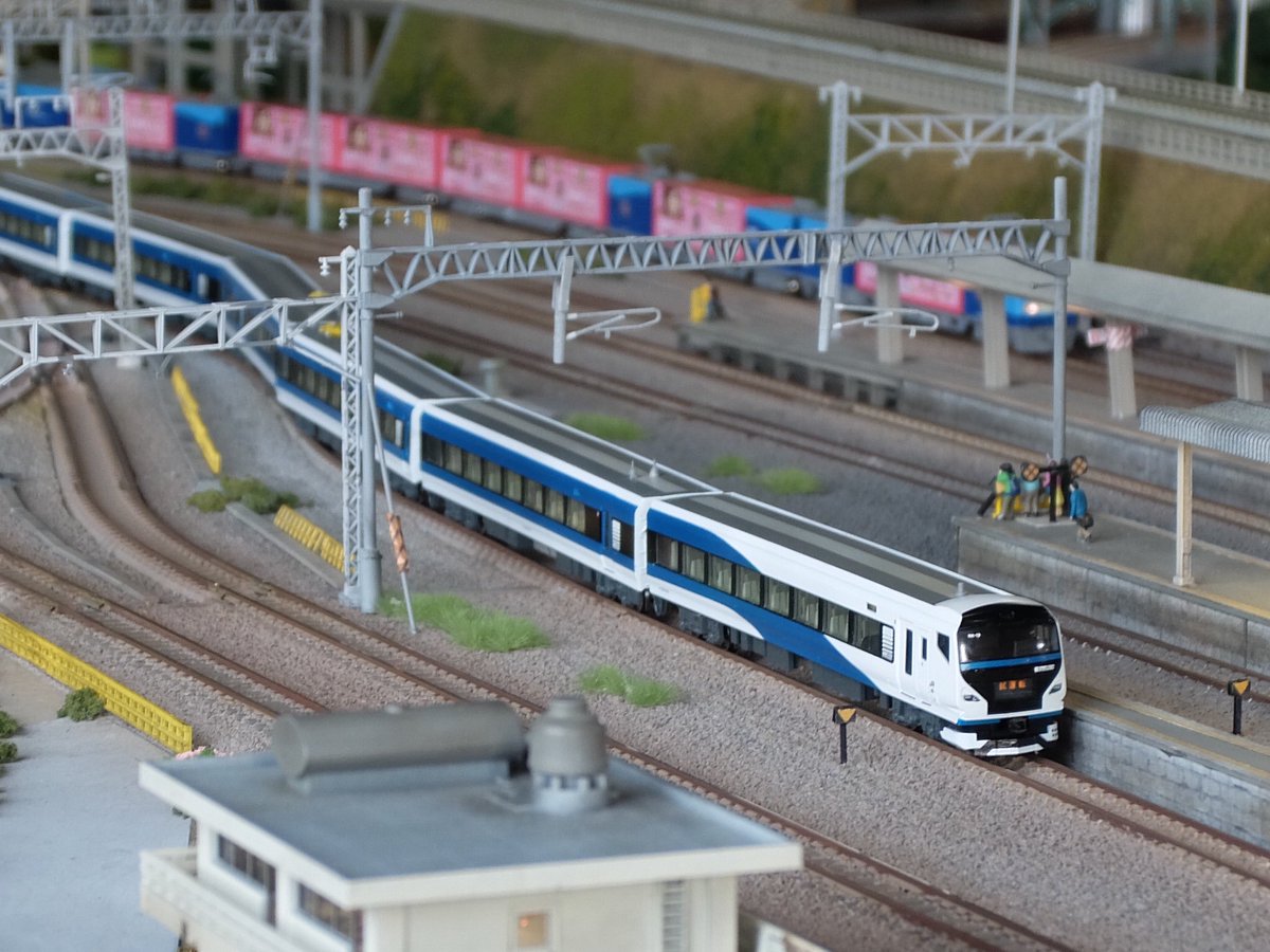 求人 東京 本日ご来店のお客様 E257系00番台とあの求人コンテナです Re Color リカラー みんなの口コミ