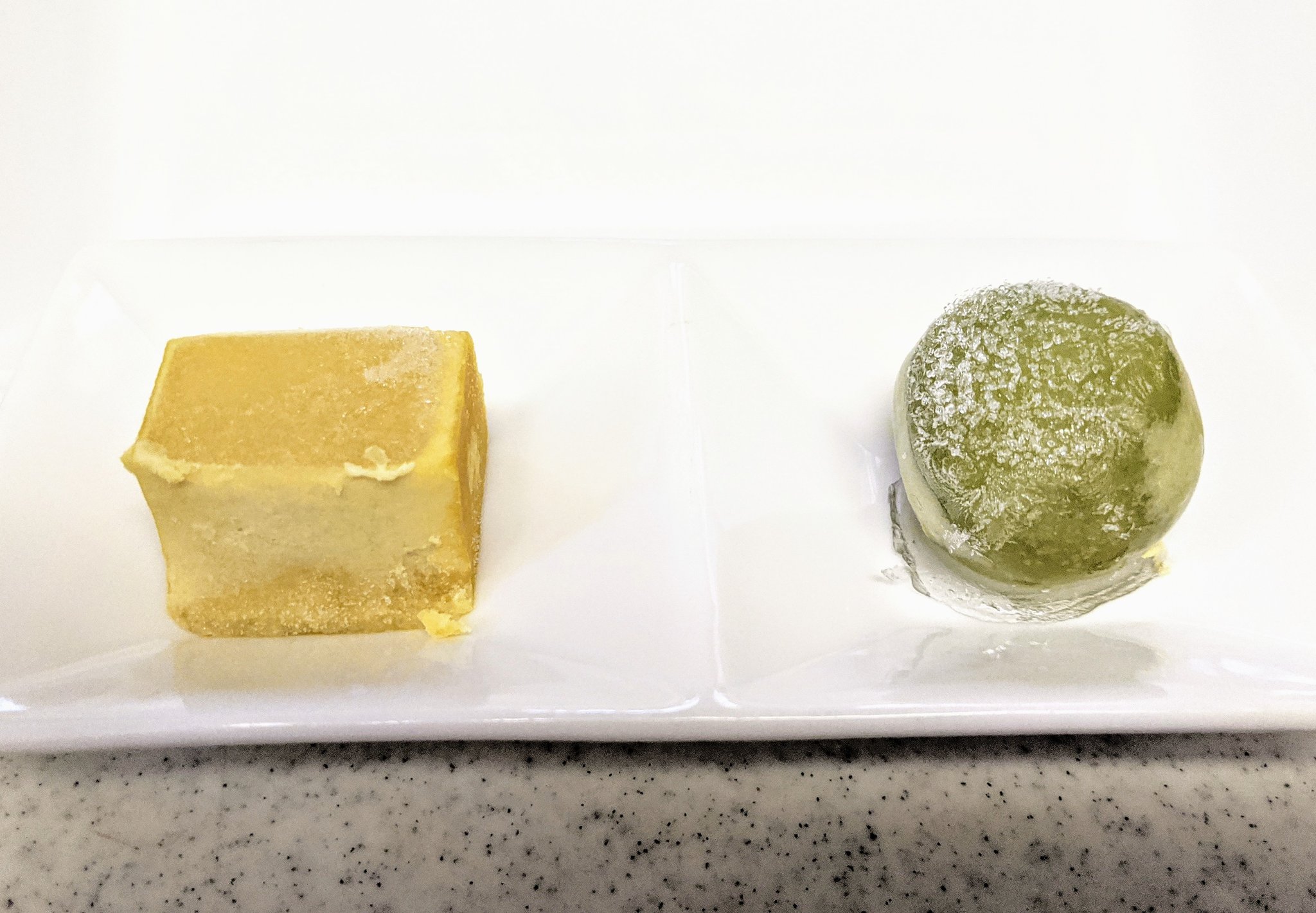 塩と檸檬 あんまりに暑いので 冷凍保存しておいた舟和の芋ようかん あんこ玉 抹茶 を解凍せずにそのままいただいちゃいました ひんやりして美味し 舟和 T Co Zlocam9ryr Twitter
