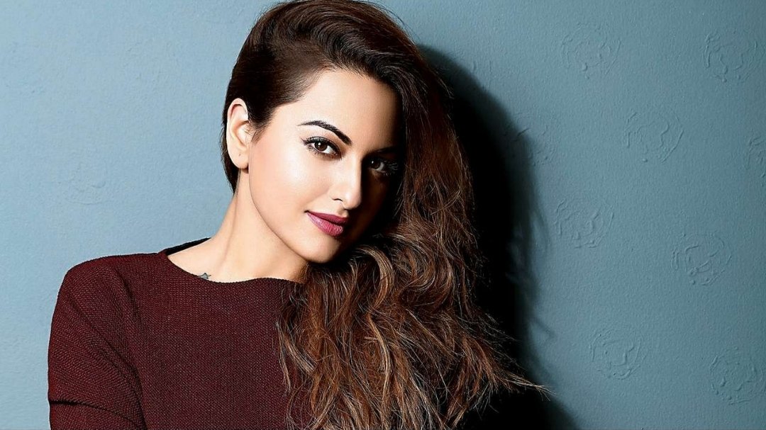 8. Sonakshi Sinha :I am the only cheapest Gold (Asli Sona)