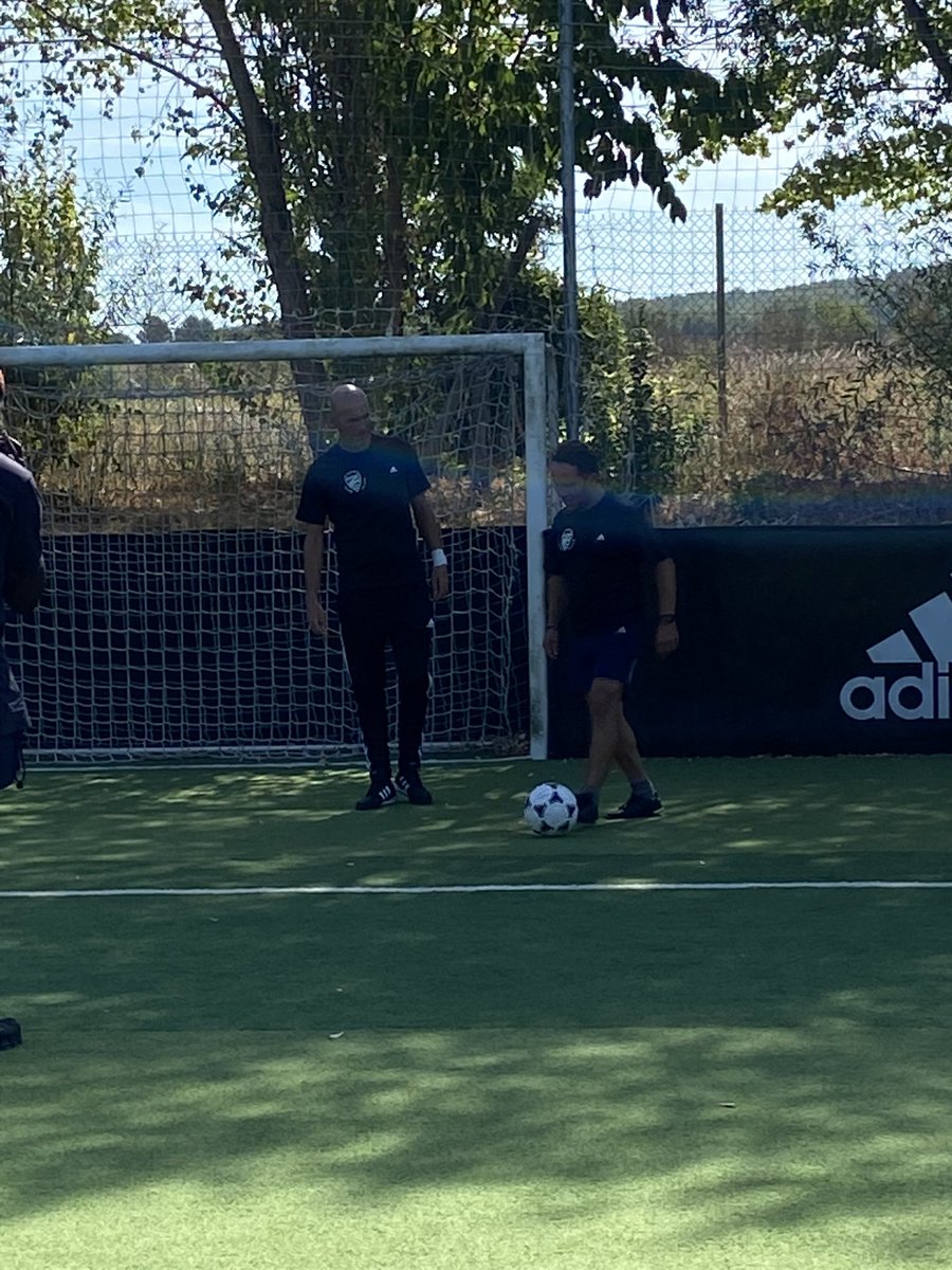 Shadow_Conseil's tweet photo. Aujourd’hui grand lancement de la meilleure école de football avec @lefivefc @footlab @Z5aix @OfficielZidane ... RDv à 14h pour en savoir plus ! @Shadow_Conseil #football #Liguedeschampions #sport https://t.co/J4IVTJ5yYE