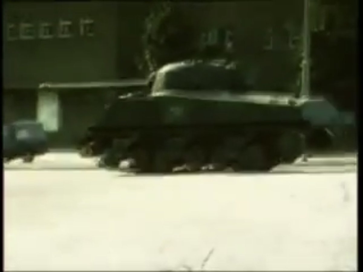 犬男爵 遠すぎた橋のシャーマンの話 皆大好き映画 遠すぎた橋 連合軍のマーケット ガーデン作戦を描いた Cg多用以前の最後の戦争映画対策ですね これから劇中に出てくるシャーマン戦車について話していきます