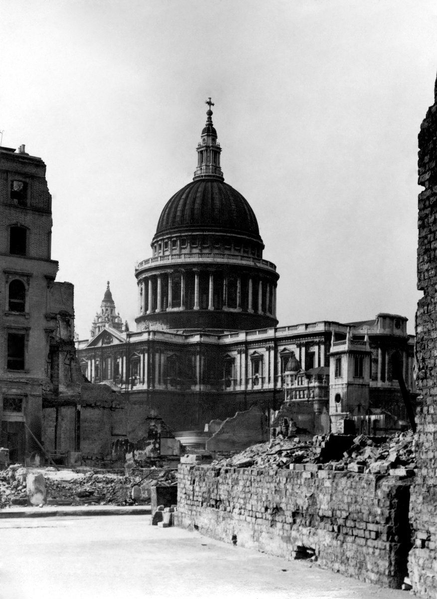 RoyalFamily's tweet photo. 75 years ago today, King George VI, Queen Elizabeth, Princess Elizabeth (now The Queen) and Princess Margaret attended 'A Service of Thanksgiving to Almighty God for the Victory granted to Britain and her Allies' at St Paul's Cathedral.

#VJDay75 #VJDay https://t.co/9KQpcARKJD