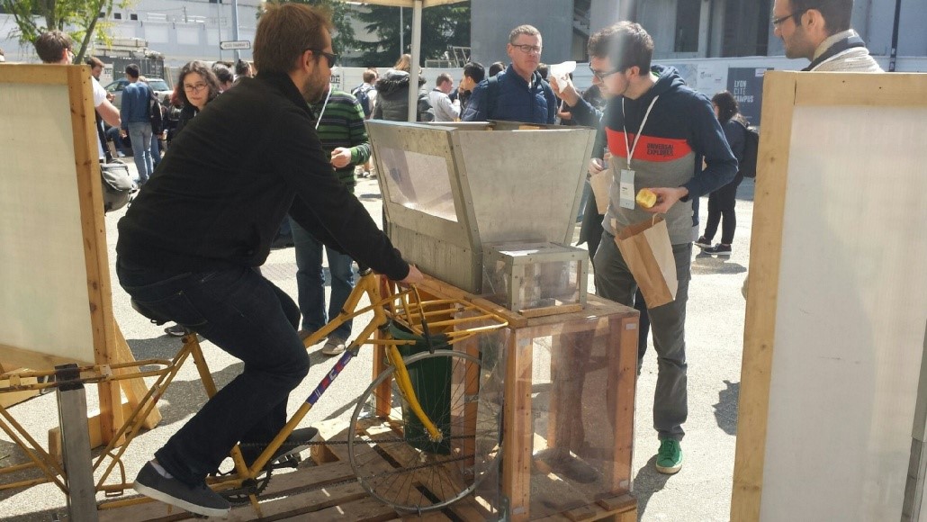 @les150ccc french citizens researched what would be the best #circulareconomy policies to face #ClimateChange  : single use plastics should be banned and biosourced compostable packagings developed.  bit.ly/150emballages
<a href="/FamaeChallenge/">FAMAE Challenge</a> <a href="/REEVE_PdlL/">Réseau Eco Evenement (REEVE)</a> <a href="/aremacs/">Aremacs</a> @compost_master