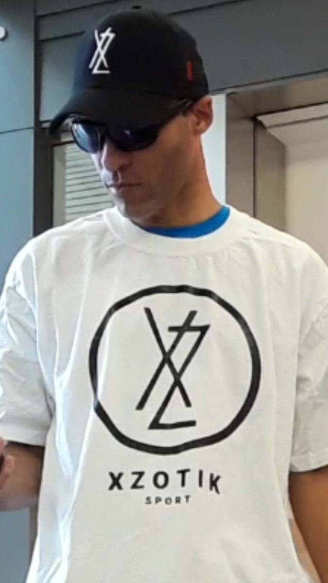 Justinsane_1's tweet photo. #XZOTIK #XZshirt #designertee #designertshirt #luxurytee #XZcap #luxurytees #luxurybrand #XZhat #hermestshirt #guccitee #lvshirt #givenchytee https://t.co/DmOPt7Z86o https://t.co/6EZ8fbwh0r