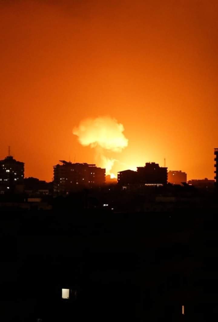 doamuslims's tweet photo. Israeli warplanes bomb #Gaza for eight straight night.

#GazaUnderAttack #Palestine #Palestinians #PalestinianLivesMatter https://t.co/dnAmKQwJNo