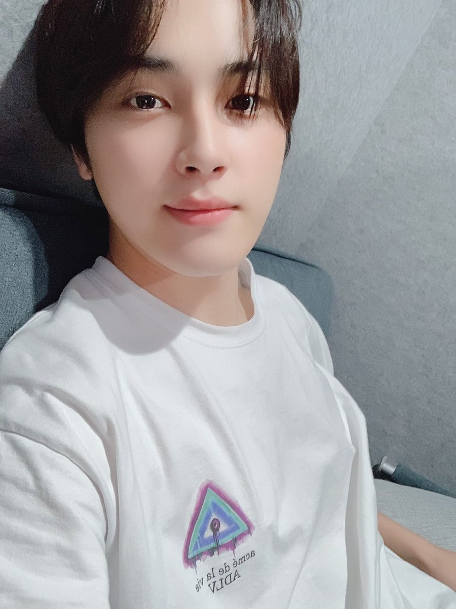 WE_THE_BOYZ's tweet photo. [주학년] 지치고 힘들때 내게 기대😊 https://t.co/WbB27UHgZT