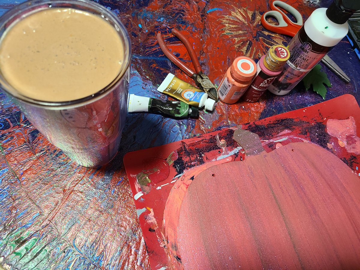creek_tinker's tweet image. Starting my day with a Resee Cup protein shake, paint, and GLITTER. How are you starting your day?