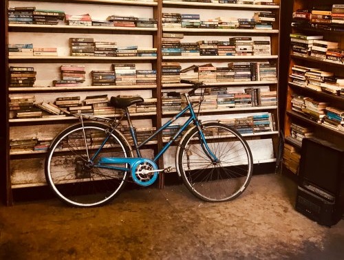 Saviez-vous que  les #CircuitsCourts ne concernent pas uniquement le secteur de l’#alimentation? 🤔 Découvrez-en plus sur cet échange économique valorisant le #liensocial, la #coopération, la transparence et l’équité à travers nos différents travaux👉🏼 bit.ly/2RktMyc #ESS