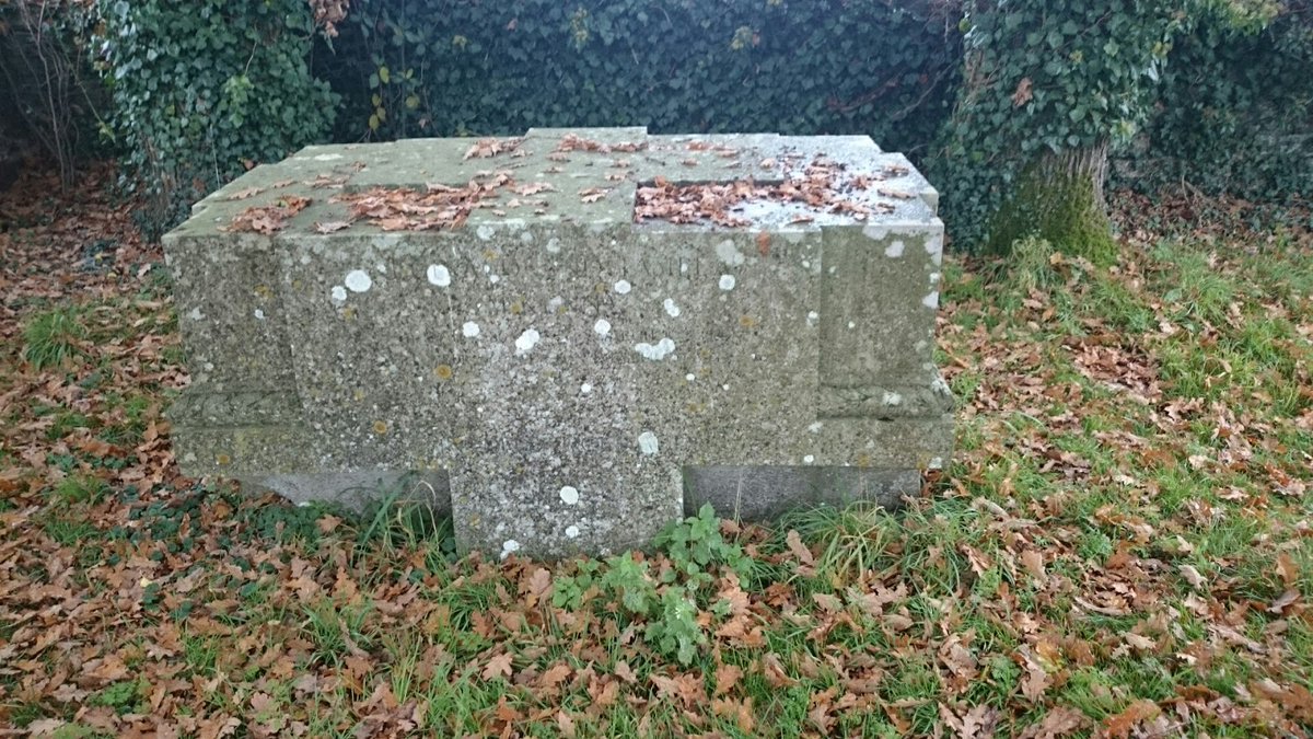 Lutyens also created a  #memorial for the McKenna family in the churchyard, 1932. Reginald McKenna was married to Pamela, a member of the Jekyll family. The Jekylls were Lutyens original contact to the Horners, I understand. Image: Lucienne Boyce