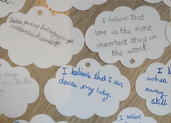 We are working with schools &amp; families to enable young people to explore beliefs and their impact on the ways in which people engage with the world around them and with each other. Find out more: reconnectlincs.co.uk/educationpack.… #REConLincs #rechatuk #worldview #beingcreative