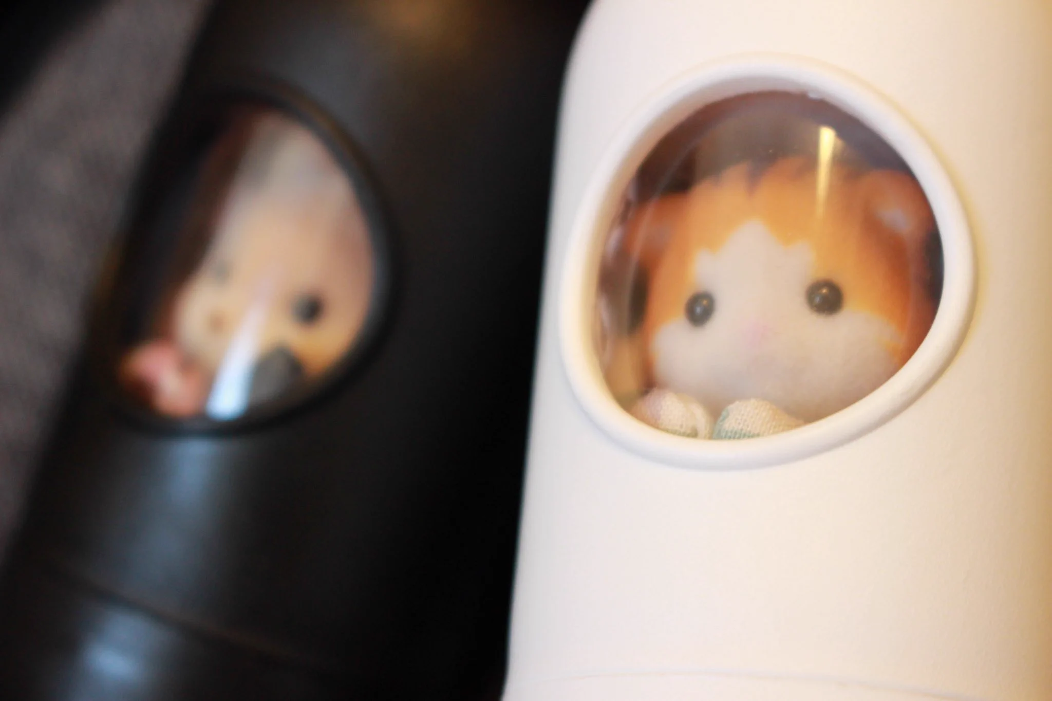 発想&技術力どっちもすごい･･･！ダイソーの携帯ゴミ袋ケースを改造してシルバニアの赤ちゃん用ケースに！