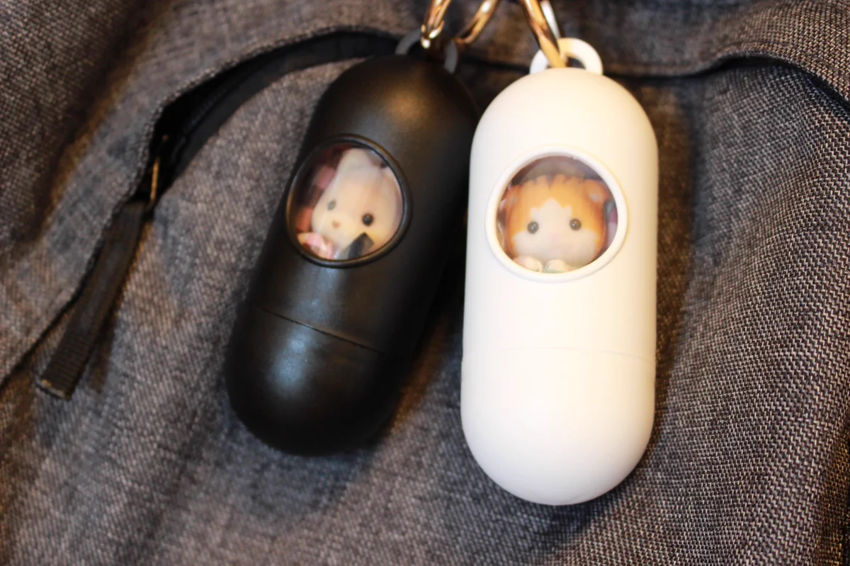 発想&技術力どっちもすごい･･･！ダイソーの携帯ゴミ袋ケースを改造してシルバニアの赤ちゃん用ケースに！