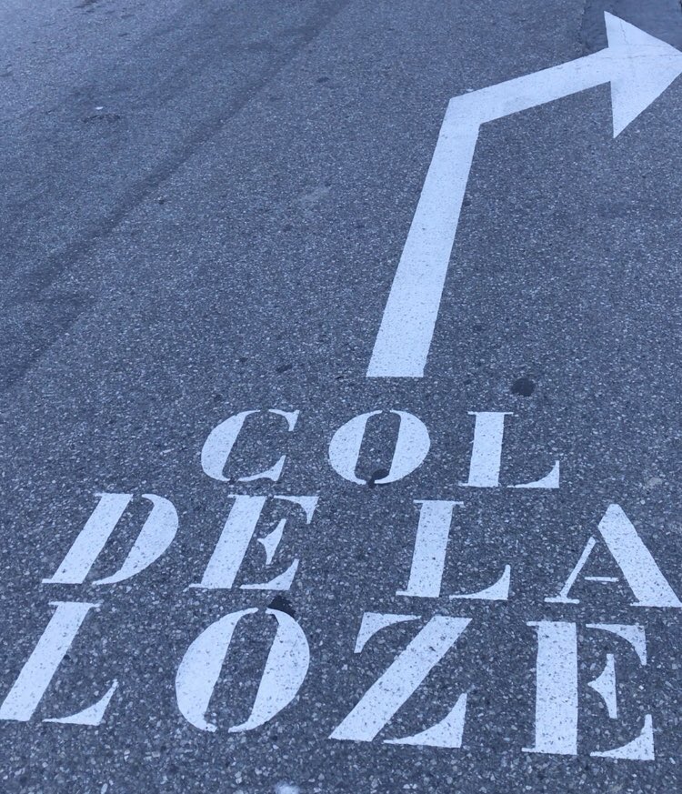  #TDF20Le team Ineos a reconnu dernièrement le Col de la Lose, la principale attraction du futur  @LeTour 2020.L'équipe de La Socquette était sur place il y a quelques jours afin de le découvrir (mieux vaut tard que jamais il paraît).Présentation  #TDF  #Loze  #Reco