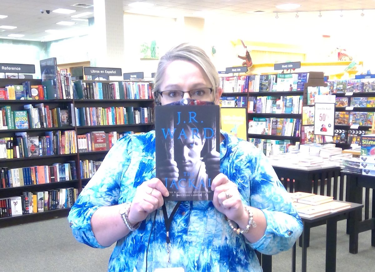 One of Rebecca's favorite authors has a new release. The Jackal by J.R. Ward!!
#blackdaggerbrotherhood #nytbestsellingauthor