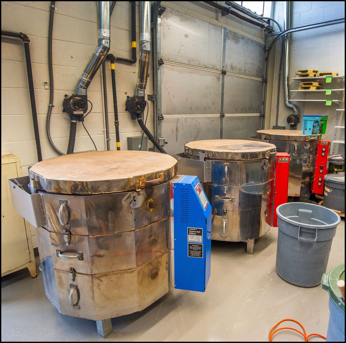 studio_potters's tweet image. Our new clean and bright studio space. Plexiglass shields, masks and social distancing to comply with covid_19 guidelines.