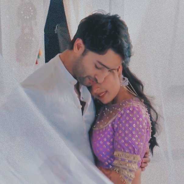 a thread of a no spark, no chemistry, bland couple, who cant act, dont know abt expressions, just staright faced ppl, you cant even tell if they are a couple. 1/8 #YehRishteyHainPyaarKe  #MishBir