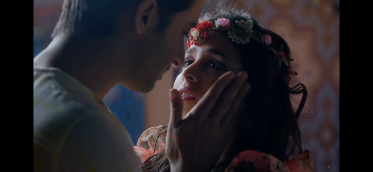 a thread of a no spark, no chemistry, bland couple, who cant act, dont know abt expressions, just staright faced ppl, you cant even tell if they are a couple. 1/8 #YehRishteyHainPyaarKe  #MishBir