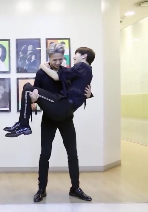  #VIXX's  #Hongbin as StitchA thread; #HAPPYHONGBINDAY  #VIXX  #빅스  #Hongbin  #홍빈  #빅스가6인지지