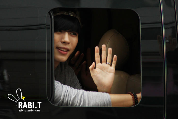  #VIXX's  #Hongbin as StitchA thread; #HAPPYHONGBINDAY  #VIXX  #빅스  #Hongbin  #홍빈  #빅스가6인지지