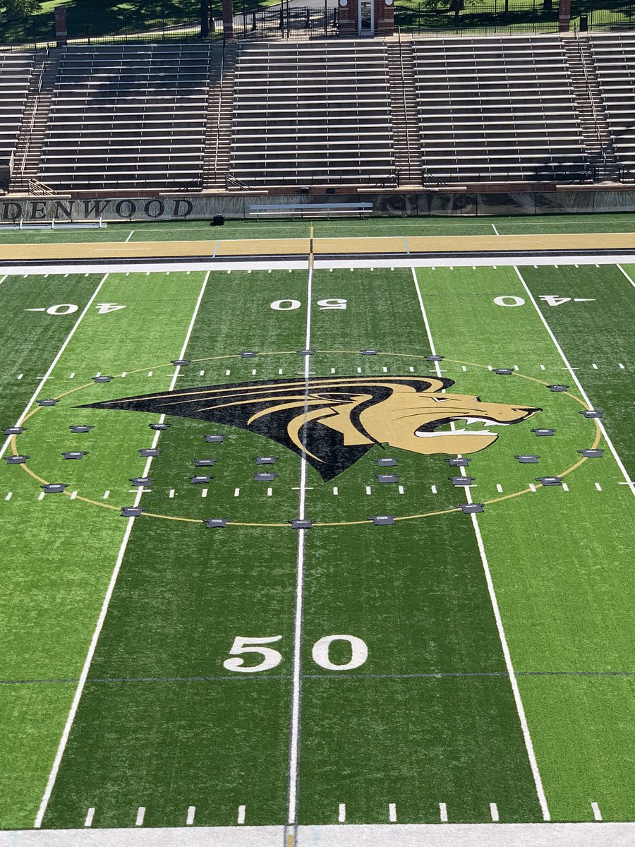 LU_Lions's tweet photo. Who wants a 🆓 t-shirt?

Come find us at Hunter Stadium today from 11-1 and get yours‼️

Must be a @LindenwoodU student, wearing a mask, and practicing social distancing, in support of the #RoaringReturn to win‼️😷🦁

#OneRoar #ProtectThePride https://t.co/AHeuMwrQyy
