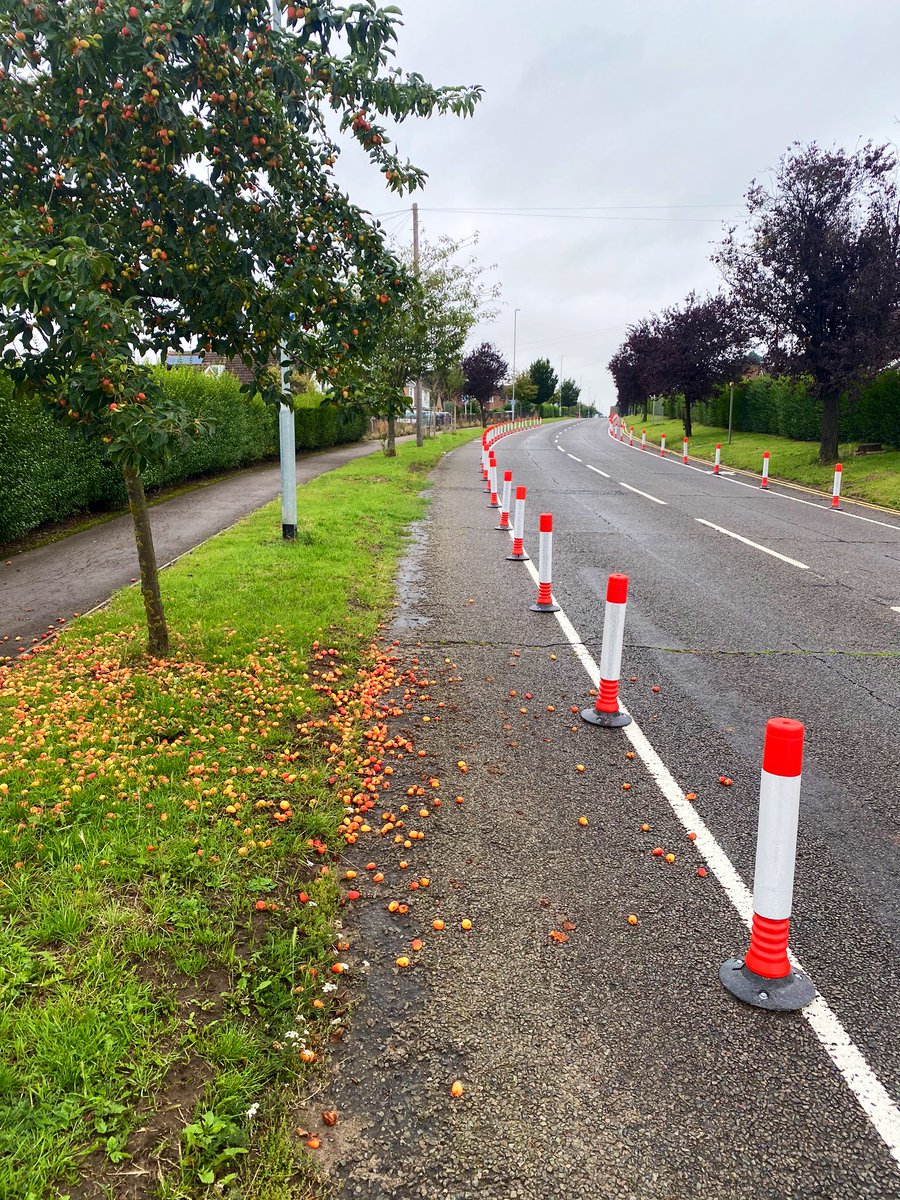 I must admit I would be more likely to use this side, going slower uphill, but it’s still deficient and there’s loads of space to enable the provision of a proper width lane here. I’d suggest that a bi-directional cycleway up this side, might be a better solution.