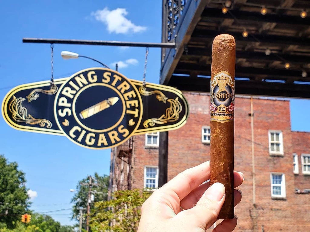 Cigars, beer, community. What more could you need? 

#springstreetcigars #smokecigars #cigar #ashtoncigars #downtowntupelo #mymississippi #shopsmall instagr.am/p/CEE2_EVHlNf/