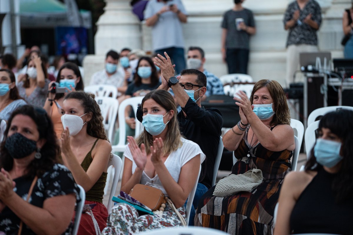 NI UNA PUTA MASCARILLA QUITADA 😷  😷  😷  😷

Es el momento de que los amantes de la música den ejemplo de respeto y precaución ⚠️