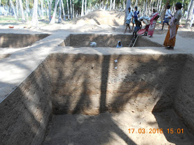 கீழடியின் அழிவு-18மகத்துவாரத்தில் மணற்குன்றாக குவிந்து கிடக்கிறது. இதை முகவை என்றும் சேதுக்கரை என்றும் அழைக்கிறார்கள்.இந்த மணற்குன்றுமுதல் நாகமலை மணற்குன்றுவரை ஆய்வு செய்தால் தமிழரின் தொல் நாகரீகம் பற்றிய பல செய்திகள் கிடைக்கும்!    http://wix.to/wkAyBtk&nbsp;