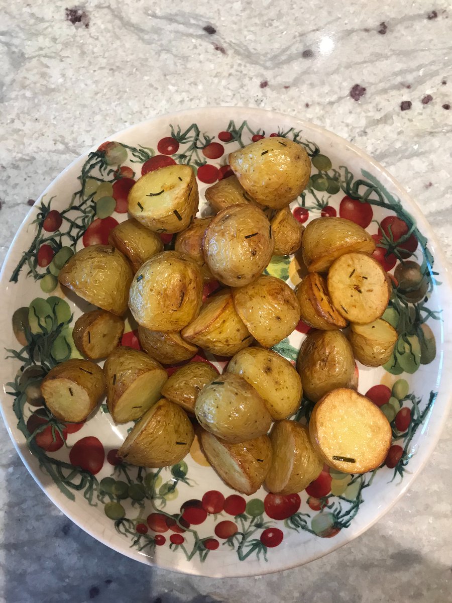 greenvaleAP's tweet image. P G Rix lifting and cooked samples of Venezia #Potatoes #spuds