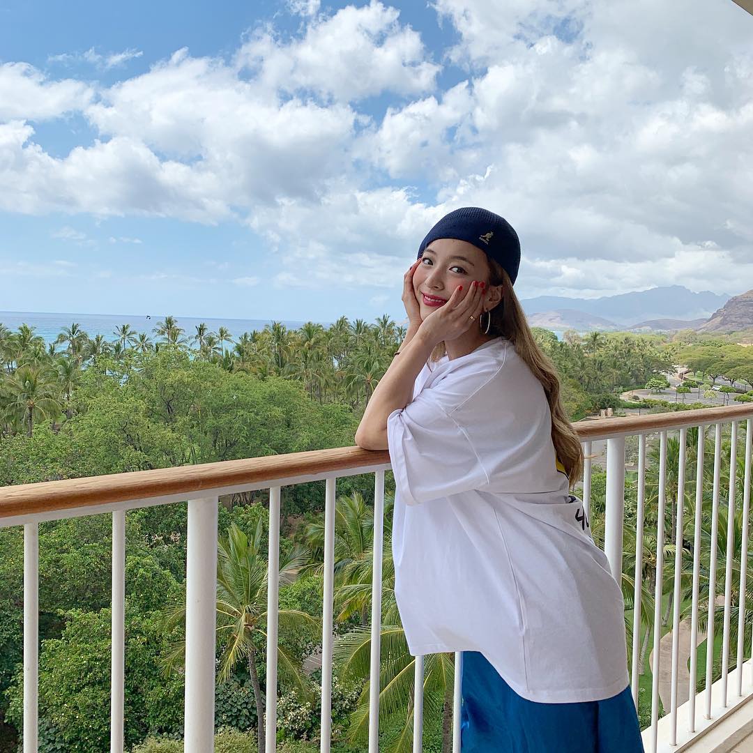 AntheOfficial's tweet photo. 「𝐏𝐋𝐀𝐘𝐋𝐈𝐒𝐓」

❥ Disfrutando del lindo día y de buena música, pues el álbum de @AV3RY_OF está tan bueno que me ha levantado el ánimo y en particular esta canción que me tiene cantando I JUST WANNA WANNA LOVE U! Stream Blooming blue. 💜

#BBWITH_AVERY  #TEAM_LoveU https://t.co/8LjHkQGZWE