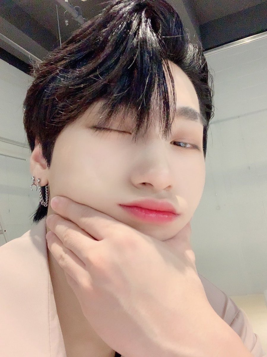 ATEEZofficial's tweet photo. [#산] 에이티니 밥 챙기세용❤
남은 오늘도 화이팅❤
#ATEEZ #에이티즈 https://t.co/tKlj5zIygh