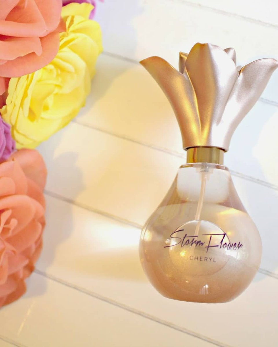 StrictlyCheryl's tweet photo. Who loves the stormflower collection @cherylofficial did? Wouldn't it be amazing if Cheryl launched her own stormflower makeup range with like peach and rose scented lipglosses etc ? As a self taught makeup artist myself looking upto Cheryl it would be the best thing ever https://t.co/u394Ip8ovF