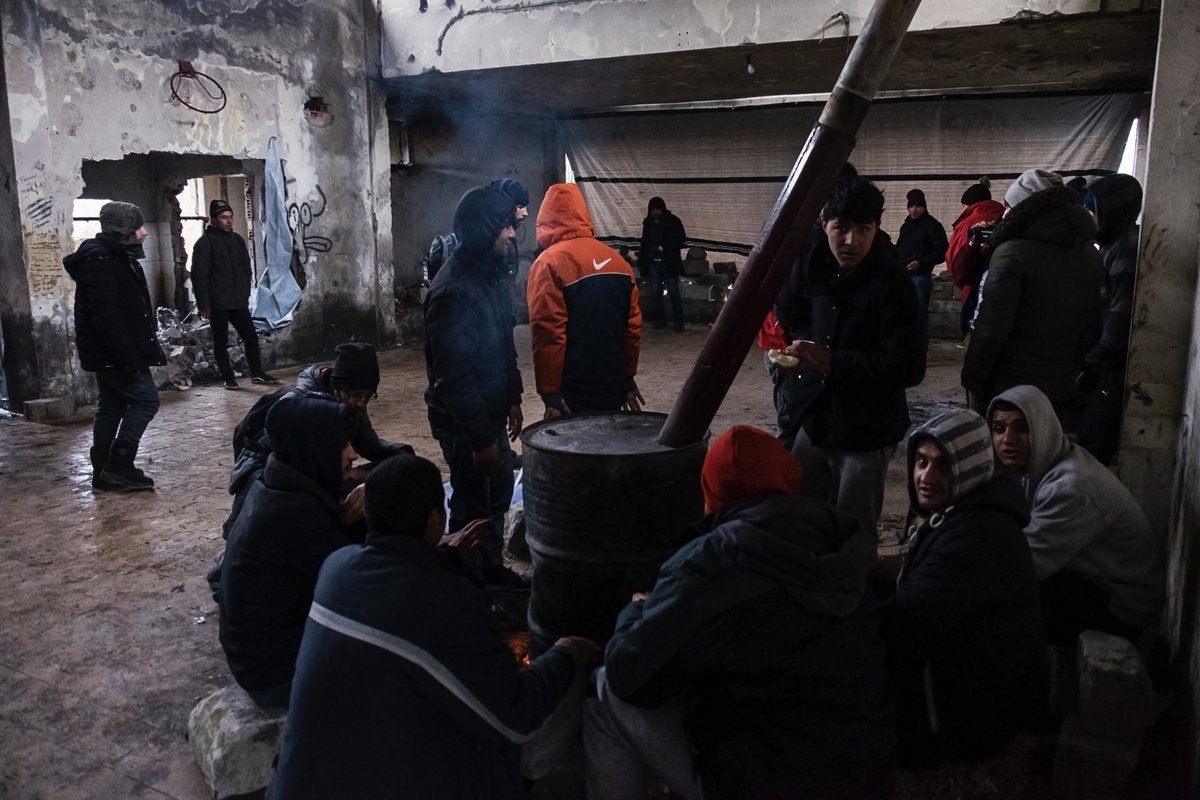 47-The factory was a feeding spot three times a day for the migrants. However the migrants lived separated by nationalities around the town. This is because of tension and conflict between the migrants.