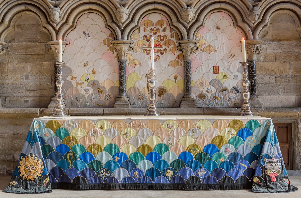 The wonderful St Aidan altar  @DurhamCathedral, designed by Leonard Childs, depicts the wild animals and flowers of Lindisfarne and Northumbria.  and even a tiny hiding in the corner? #AnimalsInChurches  #AnimalsInCathedrals