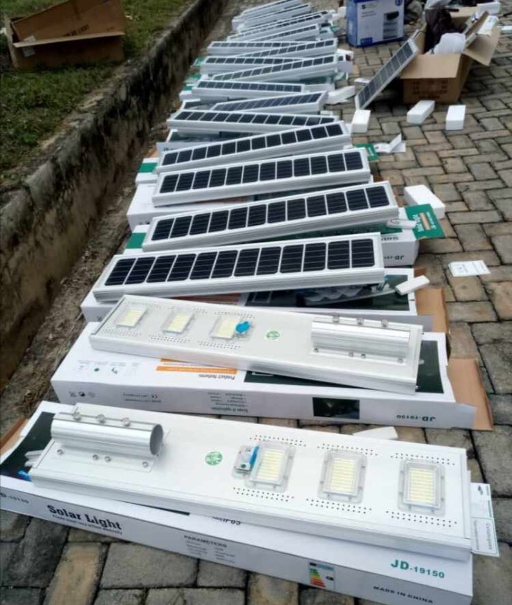 goldenagesolar's tweet photo. Get me referrals and get 10% on the tota contract sum🙌🙏 bless our hustle... Your No.1 Solar Energy Plug.
#solarstreetlight #solartrafficlight #solar #Ghana #schoolsreopening #bbnaijialockdown #dumsor @tesanoCNN @mep3tw3 @Sneaker_Nyame @_ewuraadwoa @WofahKay https://t.co/Cr4OhQrmfS